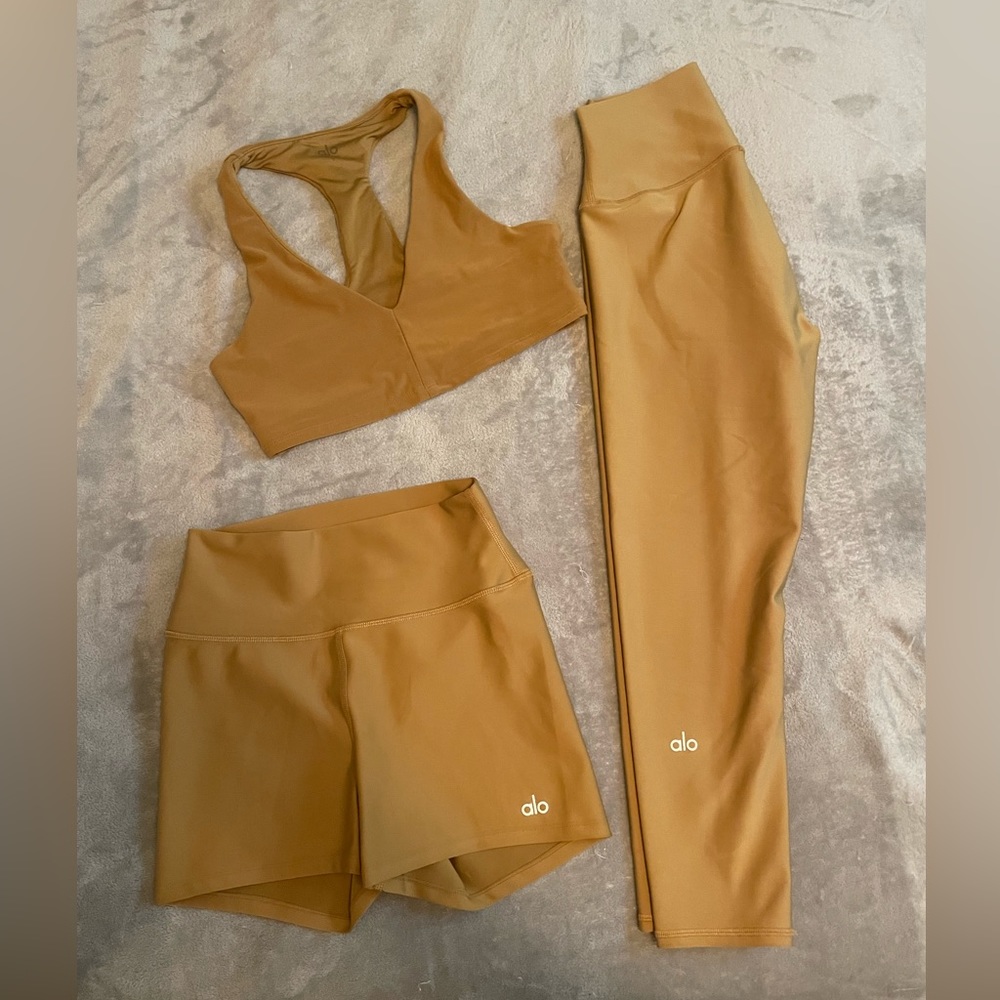 3 piece Alo set size small great condition only worn once